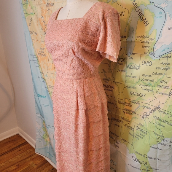 Vintage 1950s Pink Lace Cocktail Dress By Form Fit New York Knee Lenght - Picture 4 of 16